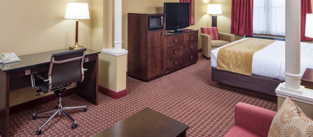 Comfort Inn & Suites Near Burke Mountain Room